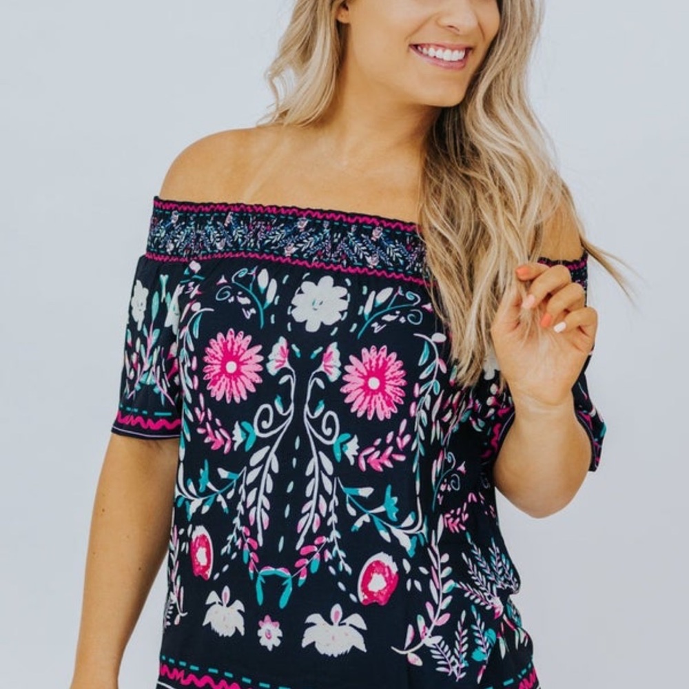 Floral Printed Off The Shoulder Top in Black size XL